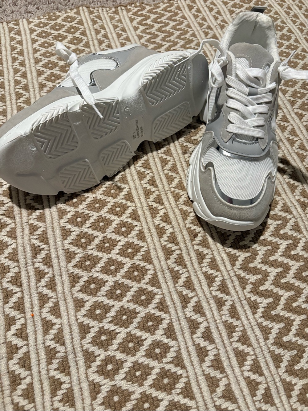 Light Gray & White Women's Fashion Sneakers